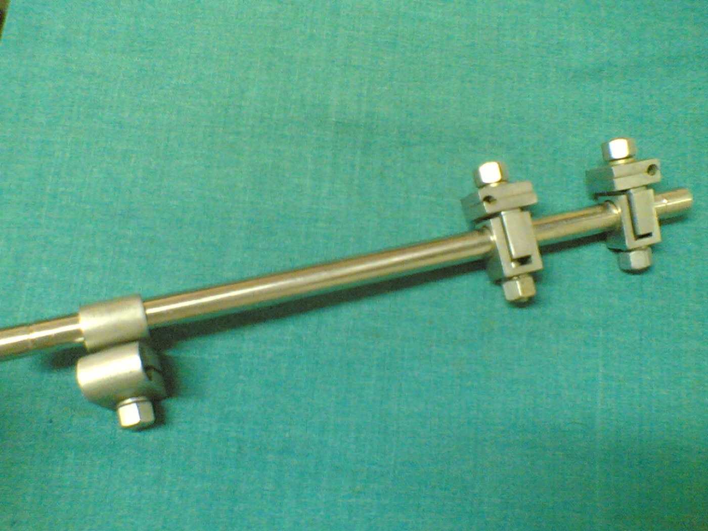 Figure 12. An AO external fixator (connecting rod, clamps and Schanz pin), the apparatus for damage-control spanning fixation. Source: Netha Hussain, via Wikimedia Commons, CC BY-SA 3.0.
